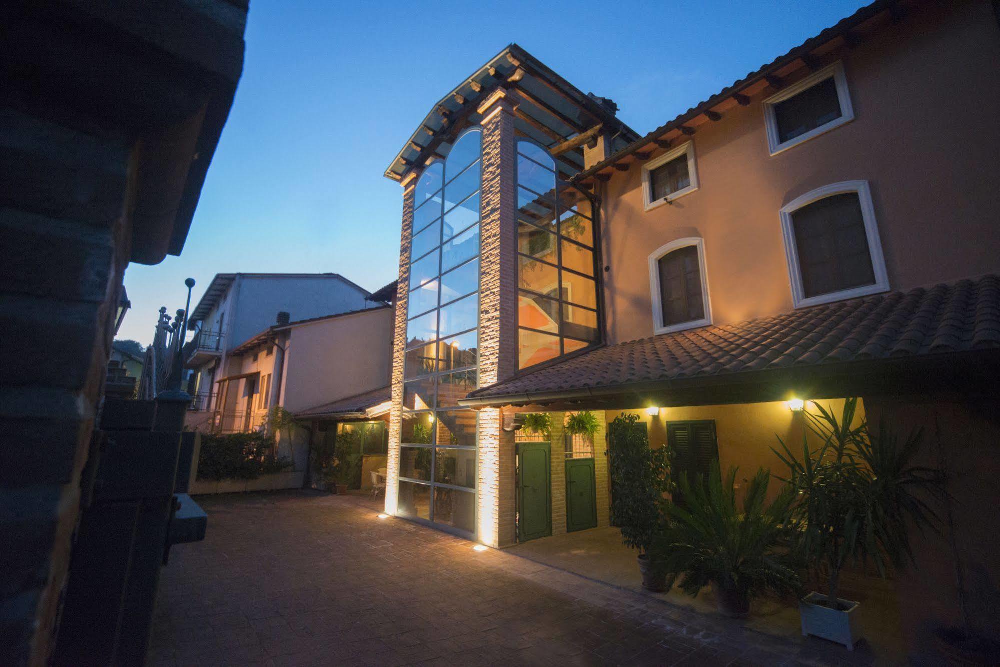 Residenze L'Uncinaia Holiday House Pérouse Extérieur photo