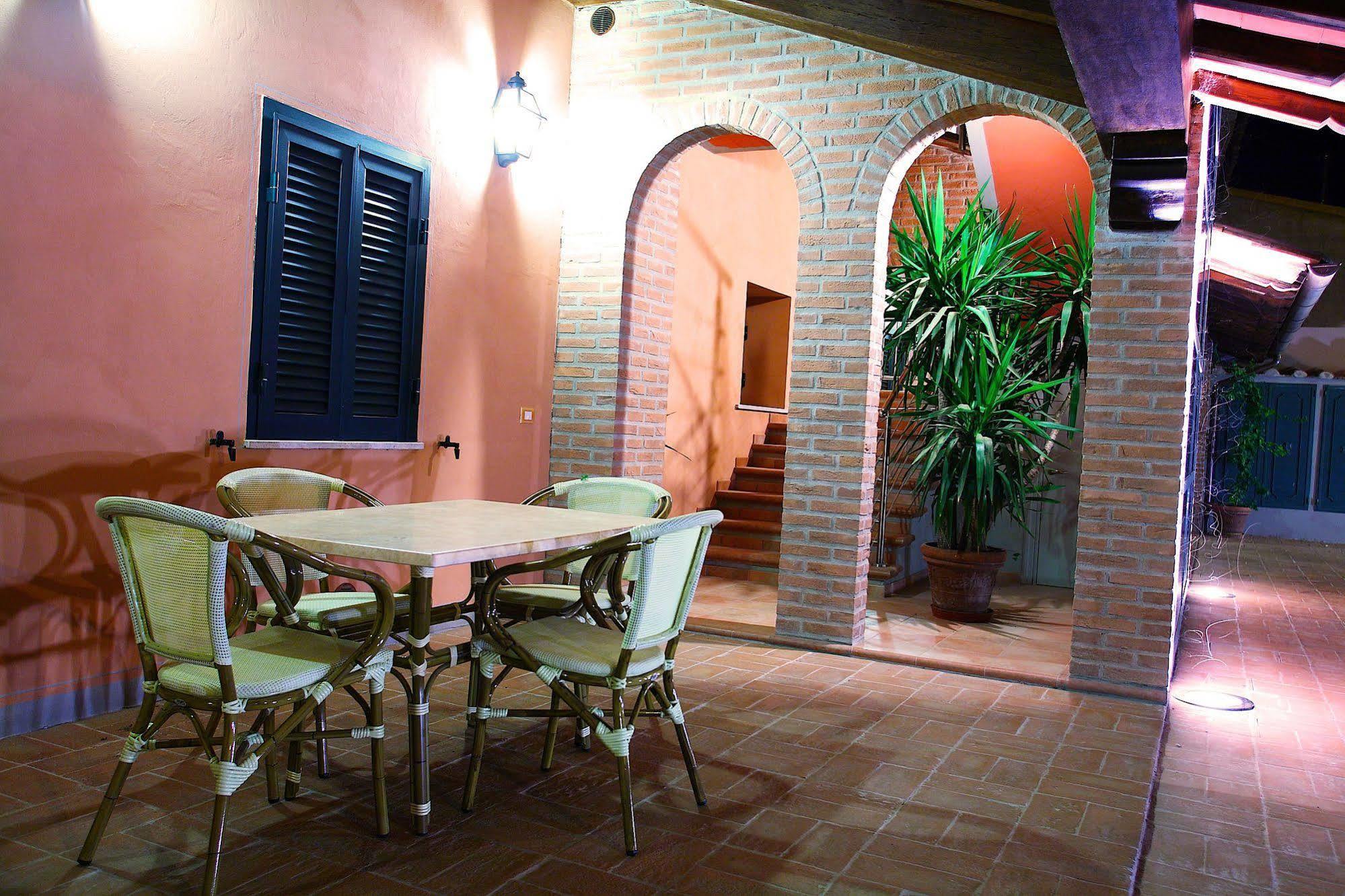 Residenze L'Uncinaia Holiday House Pérouse Extérieur photo